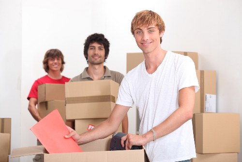 Packing and loading support for a flat move in Finsbury